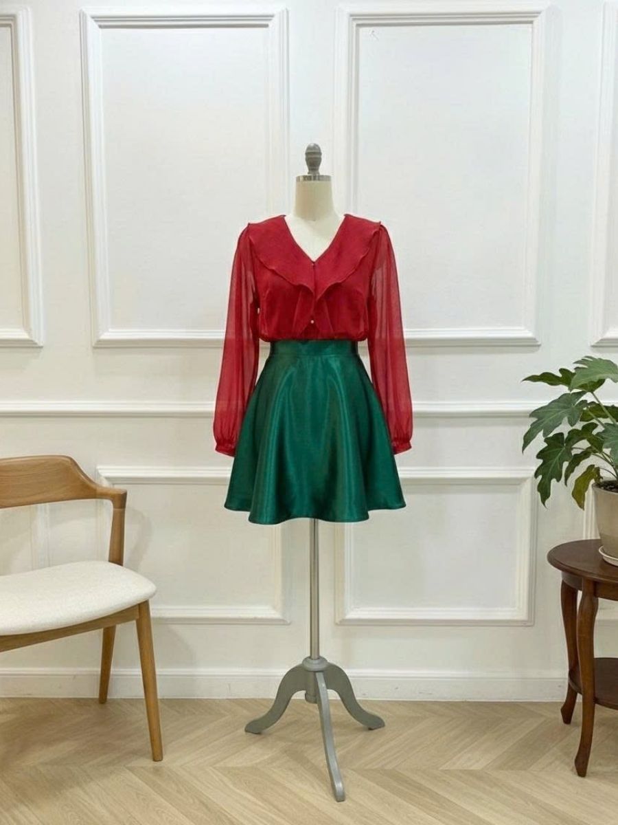 Set Bộ Áo Voan Đỏ Bèo Nhún Cổ Điển & Chân Váy Satin Xanh Lục Bảo Sang Trọng 2 Set Bộ Áo Voan Đỏ Bèo Nhún Cổ Điển & Chân Váy Satin Xanh Lục Bảo Sang Trọng - Hình ảnh 2